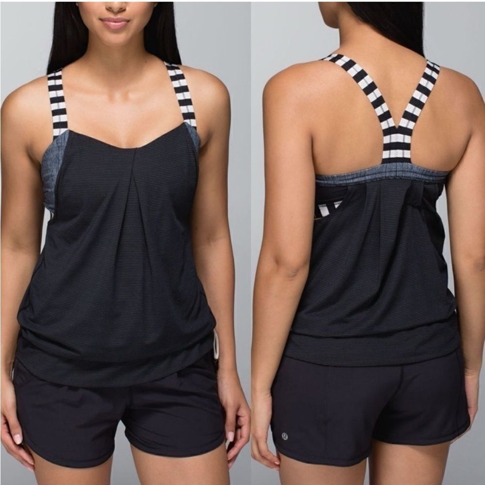 Lululemon Top size 4‎ with built in shelf bra